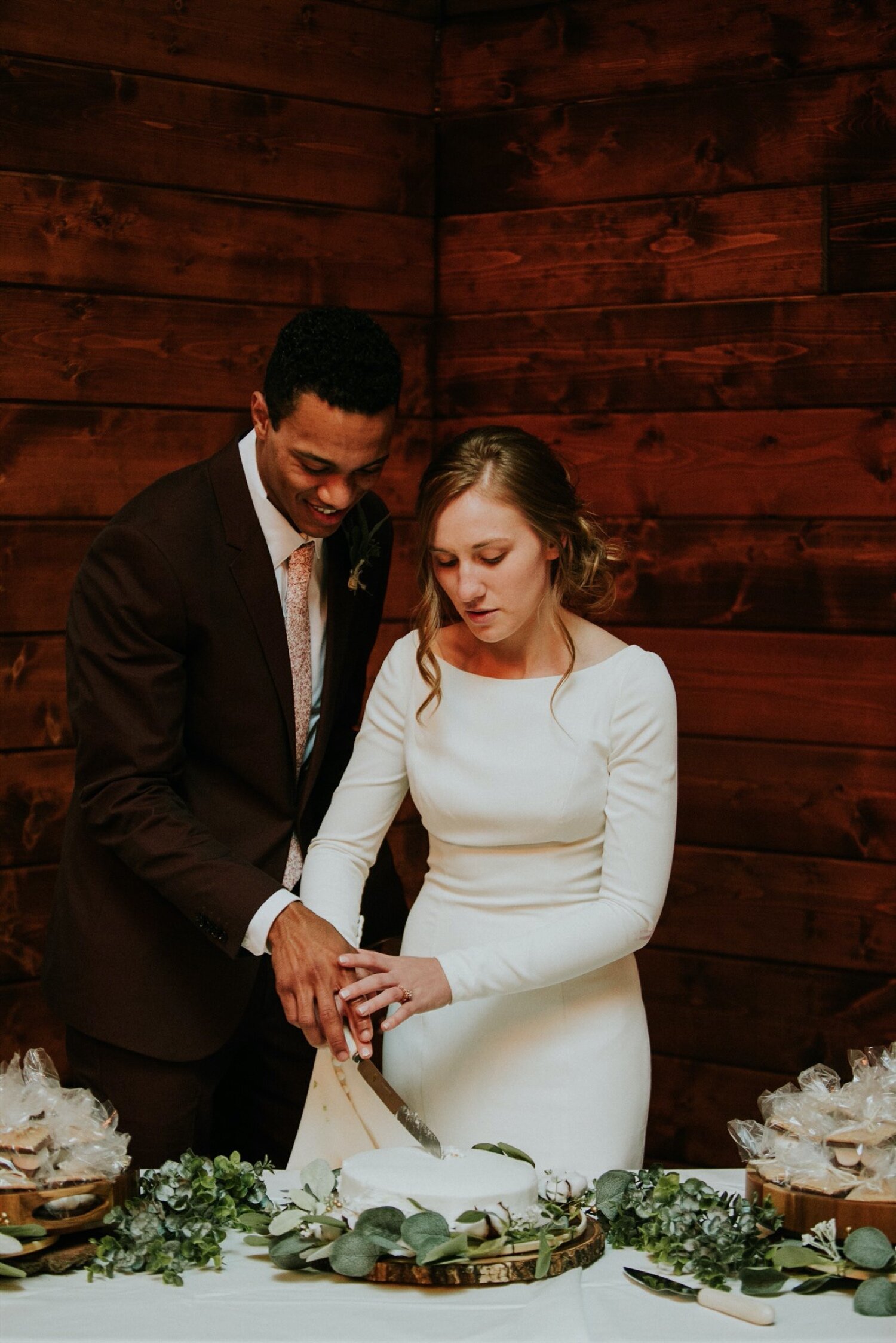  Canton Barn Wedding | Sioux Falls Wedding Photographer Sioux Falls Wedding Photography, South Dakota Wedding Photography, Wedding Photographer Sioux Falls, Wedding Photographer Near Me, Professional Photographer, Couple Photography Canton Barn Weddi