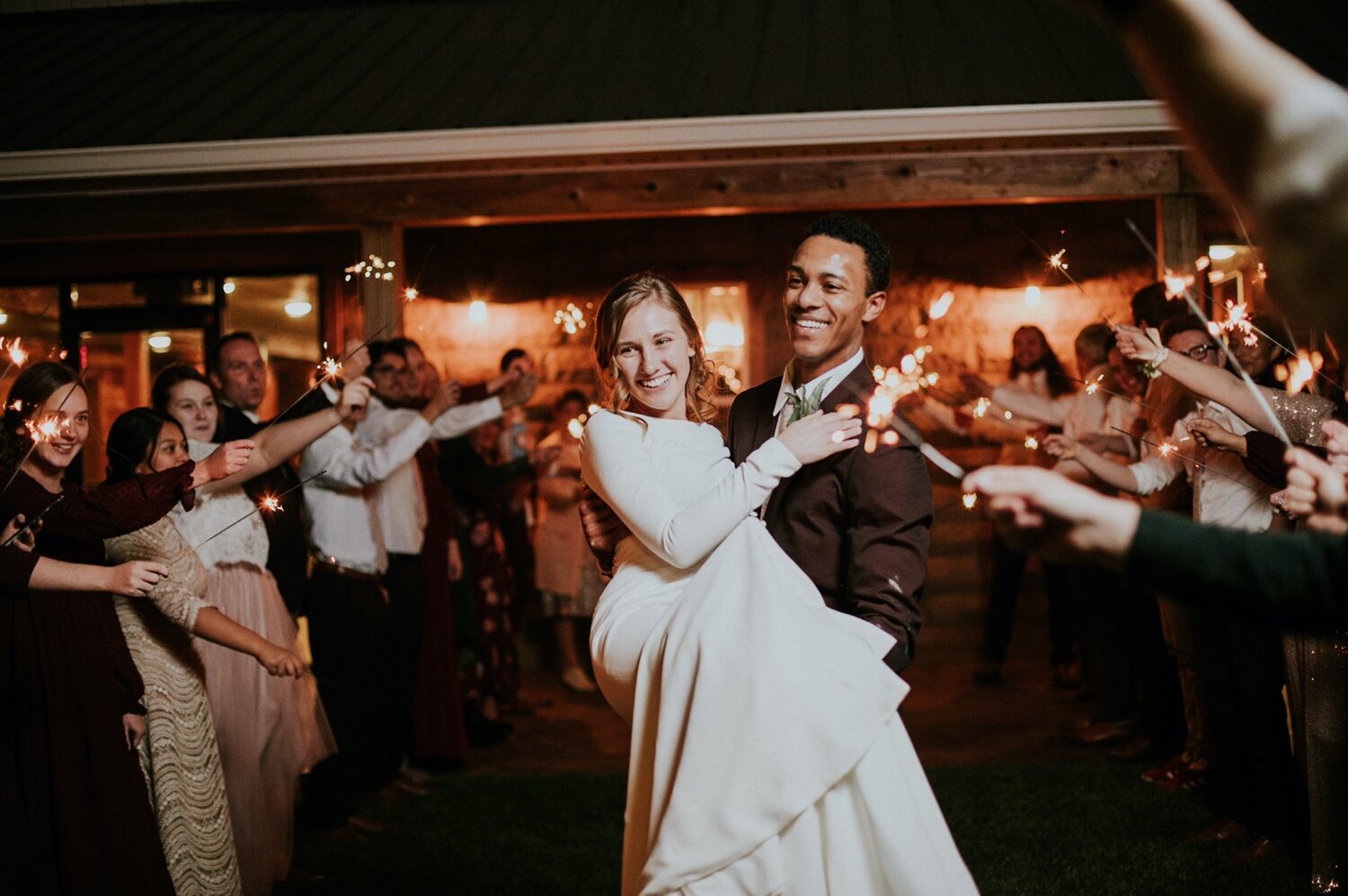  Canton Barn Wedding | Sioux Falls Wedding Photographer Sioux Falls Wedding Photography, South Dakota Wedding Photography, Wedding Photographer Sioux Falls, Wedding Photographer Near Me, Professional Photographer, Couple Photography Canton Barn Weddi