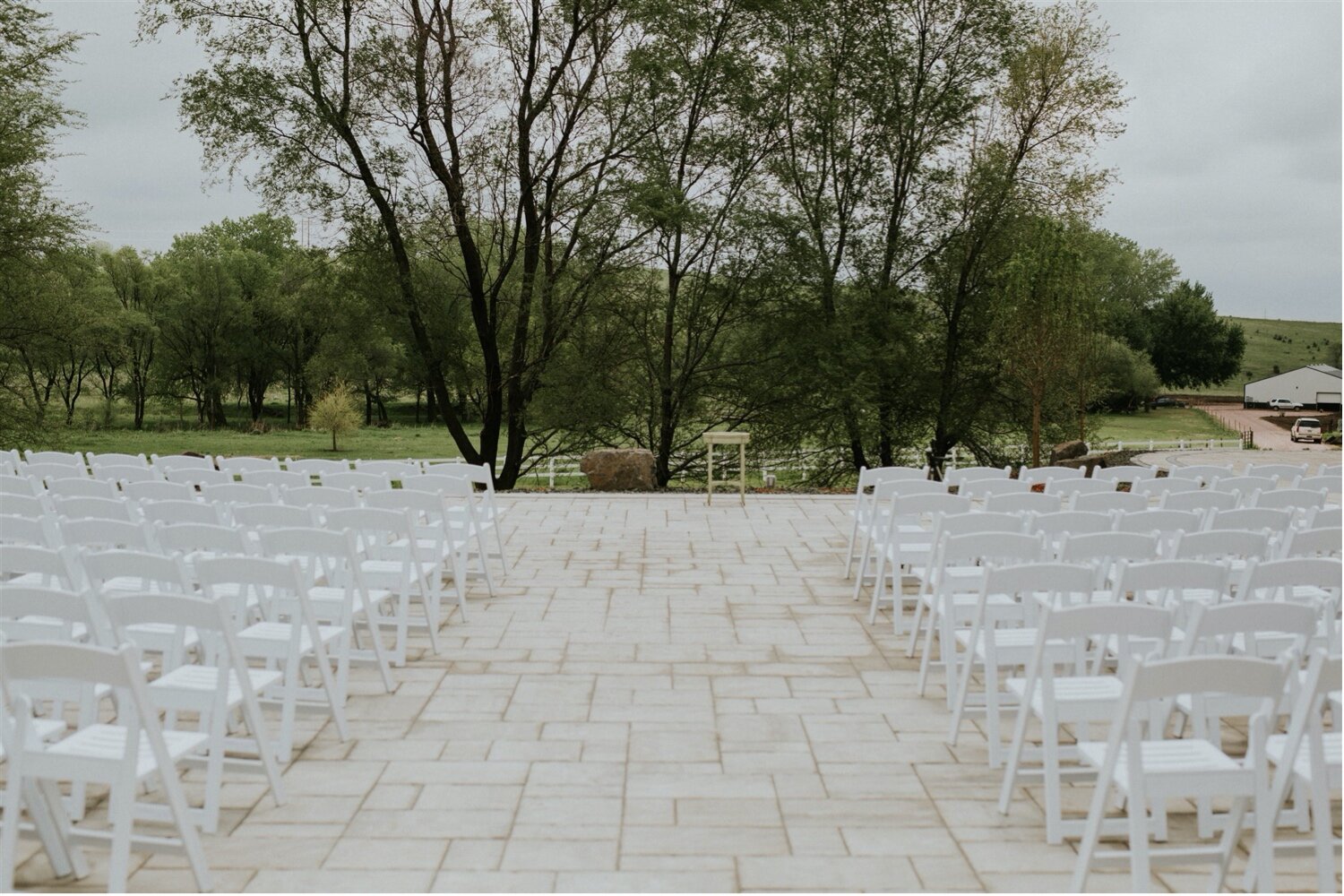 08_Mary + Cole _ Laurel Ridge Barn _ Sioux Falls Wedding Photographer-57.jpg