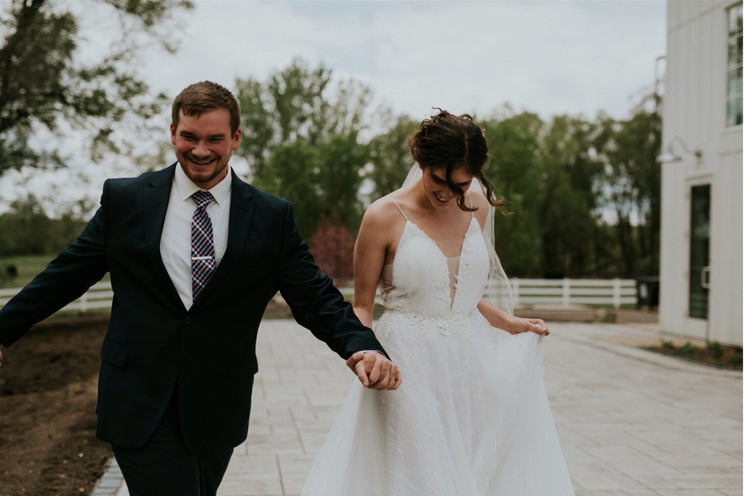 26_Mary + Cole _ Laurel Ridge Barn _ Sioux Falls Wedding Photographer-255.jpg