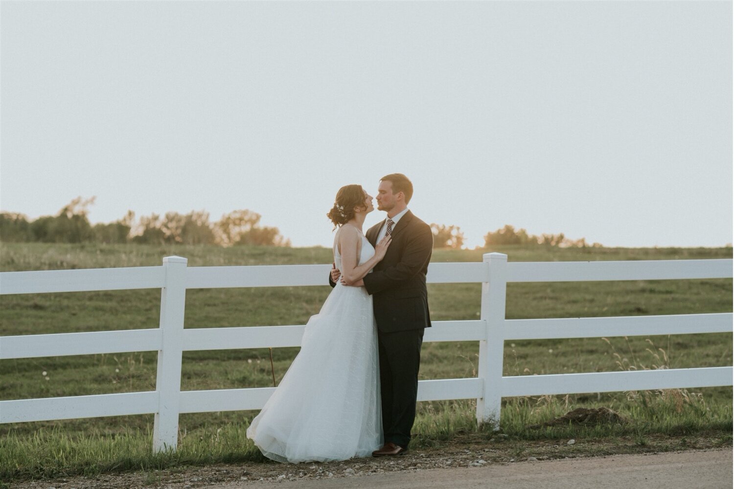 47_Mary + Cole _ Laurel Ridge Barn _ Sioux Falls Wedding Photographer-645.jpg